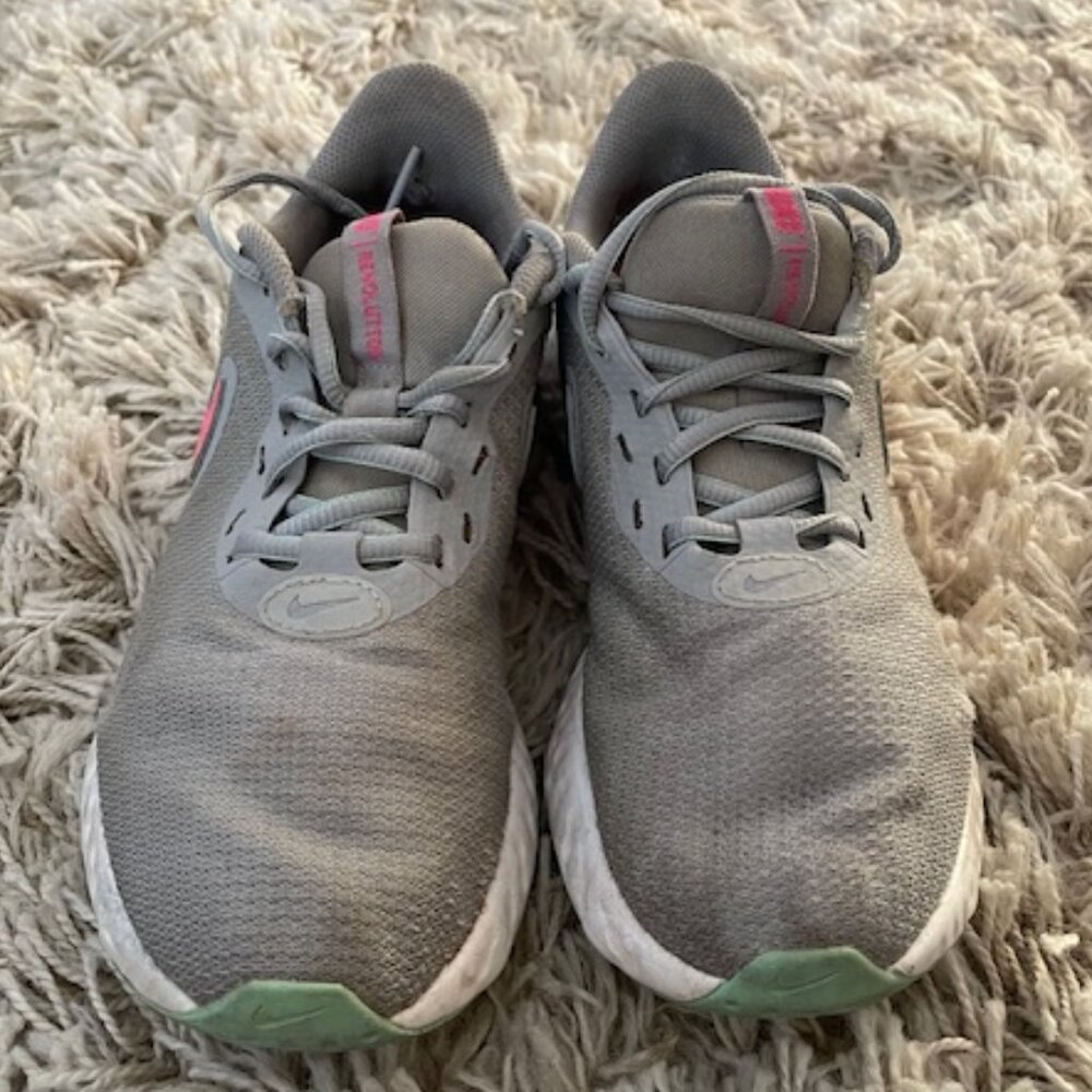 Women's Nike Running Shoes Size 7